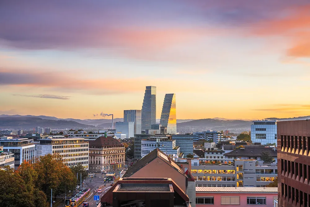 Skyline de Bâle au coucher du soleil