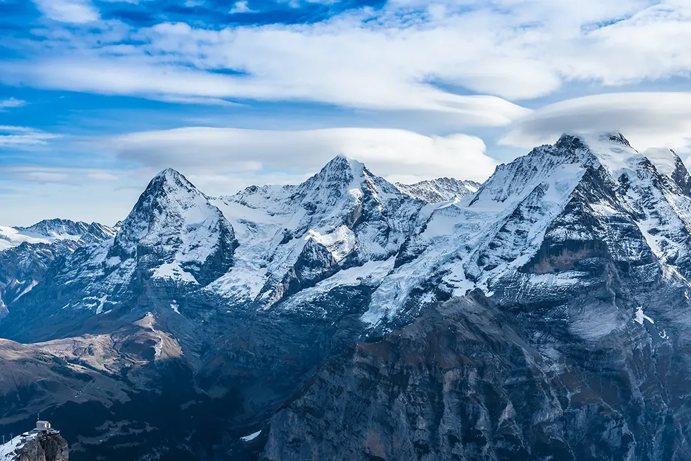 Randonnée en altitude dans les Alpes suisses